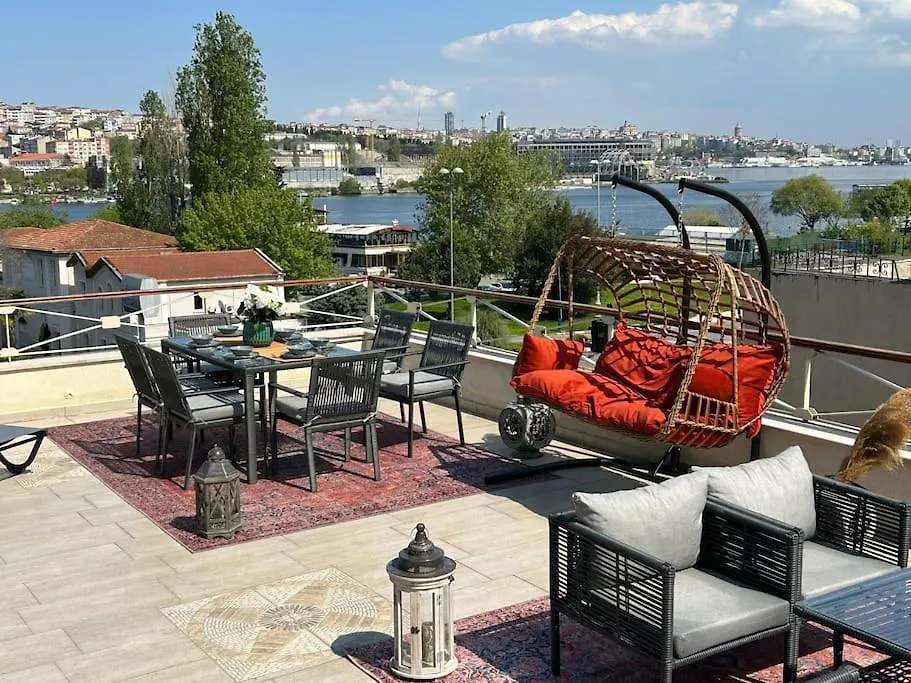 Waterfront Villa By The Tram - Private Terrace With Dome & Golden Horn View In Fatih Istanbul