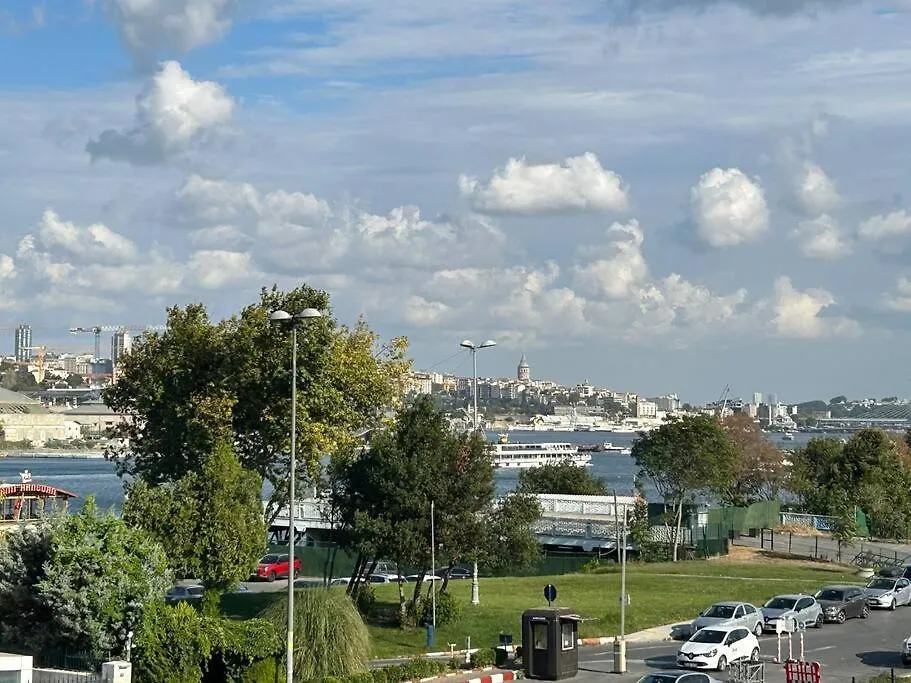 Waterfront Villa By The Tram - Private Terrace With Dome & Golden Horn View In Fatih Istanbul Ferienhaus