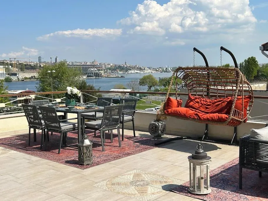 Ferienhaus Waterfront Villa By The Tram - Private Terrace With Dome & Golden Horn View In Fatih Istanbul Türkei