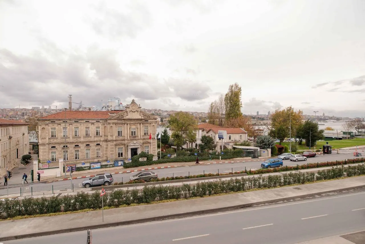 Waterfront Villa By The Tram - Private Terrace With Dome & Golden Horn View In Fatih Istanbul 0*,  Türkei