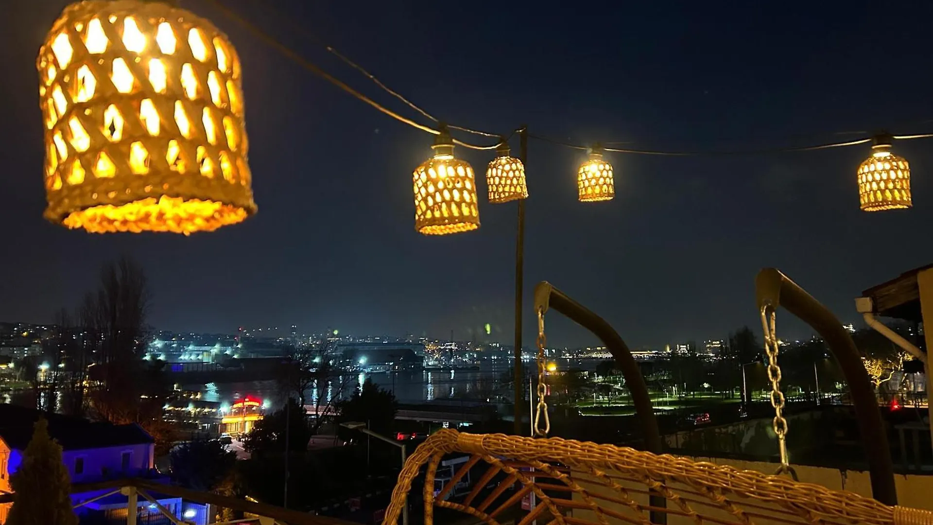 Waterfront Villa By The Tram - Private Terrace With Dome & Golden Horn View In Fatih Istanbul