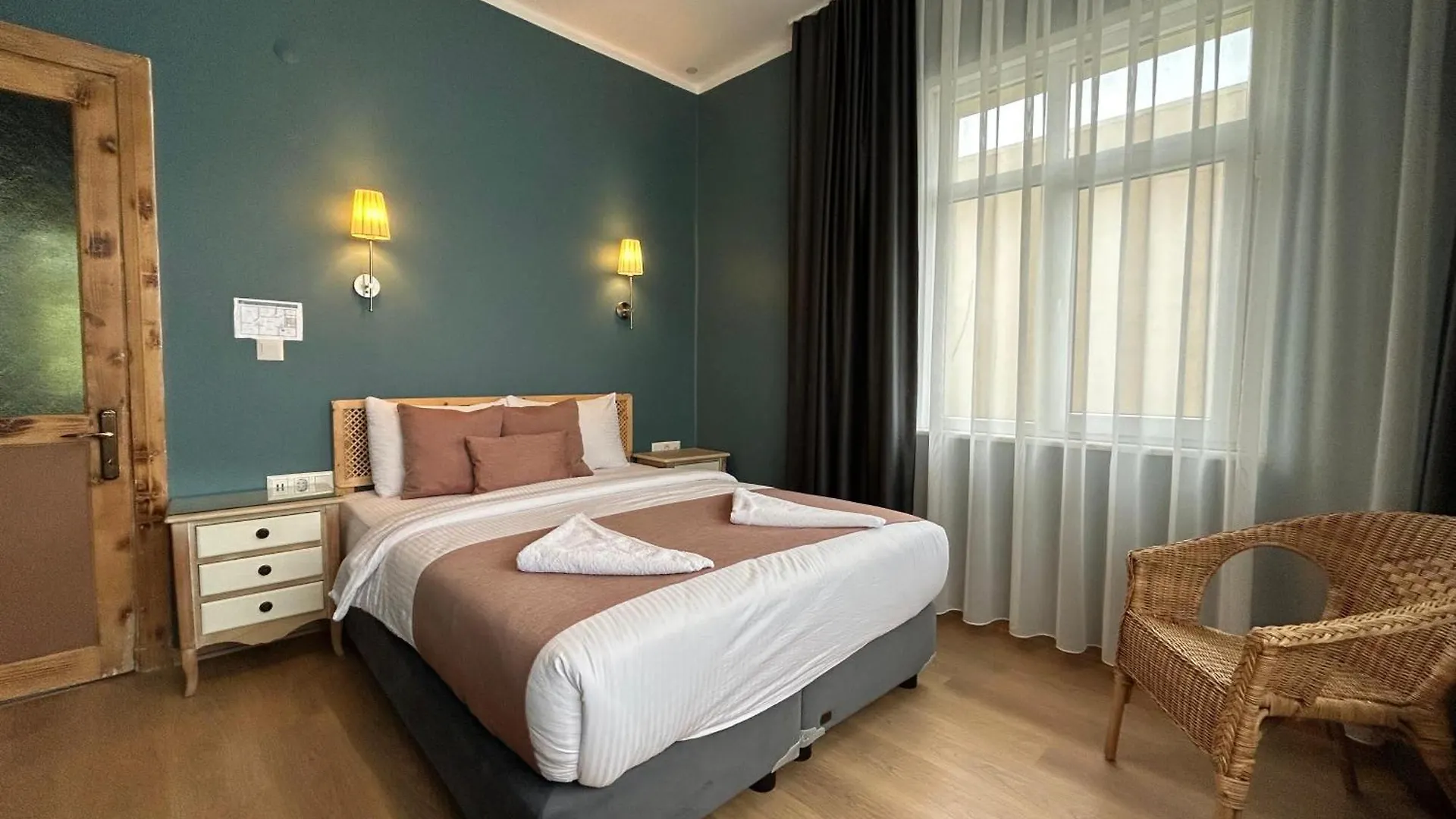 Waterfront Villa By The Tram - Private Terrace With Dome & Golden Horn View In Fatih Istanbul Türkei