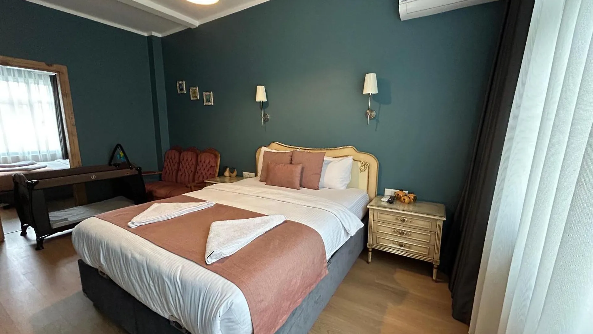 Ferienhaus Waterfront Villa By The Tram - Private Terrace With Dome & Golden Horn View In Fatih Istanbul