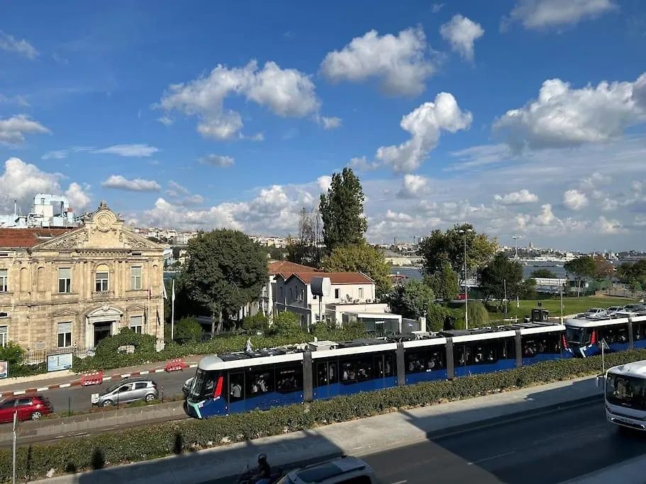 Waterfront Villa By The Tram - Private Terrace With Dome & Golden Horn View In Fatih Stambuł