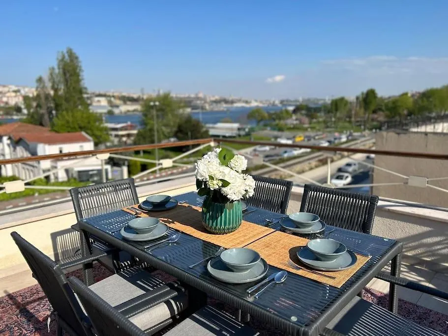 Waterfront Villa By The Tram - Private Terrace With Dome & Golden Horn View In Fatih Stambuł Turcja