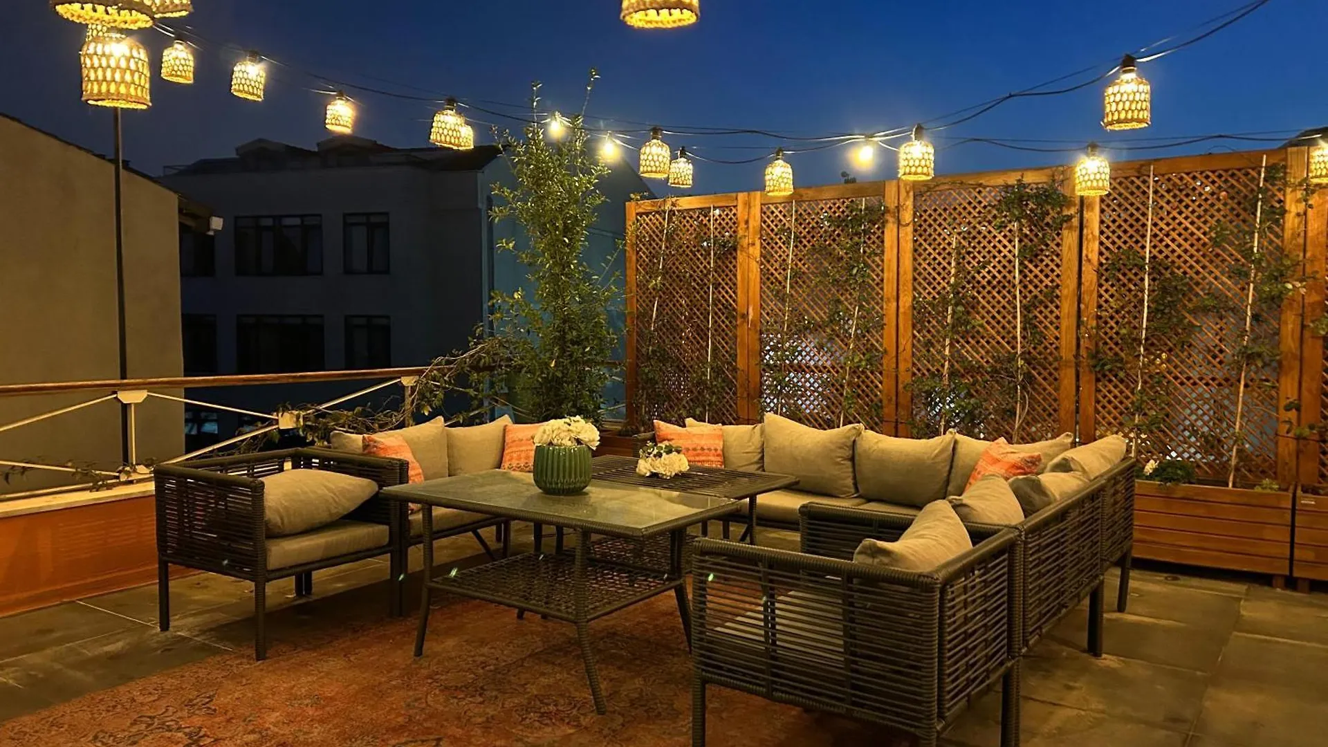 Waterfront Villa By The Tram - Private Terrace With Dome & Golden Horn View In Fatih Provincia di Provincia di Istanbul