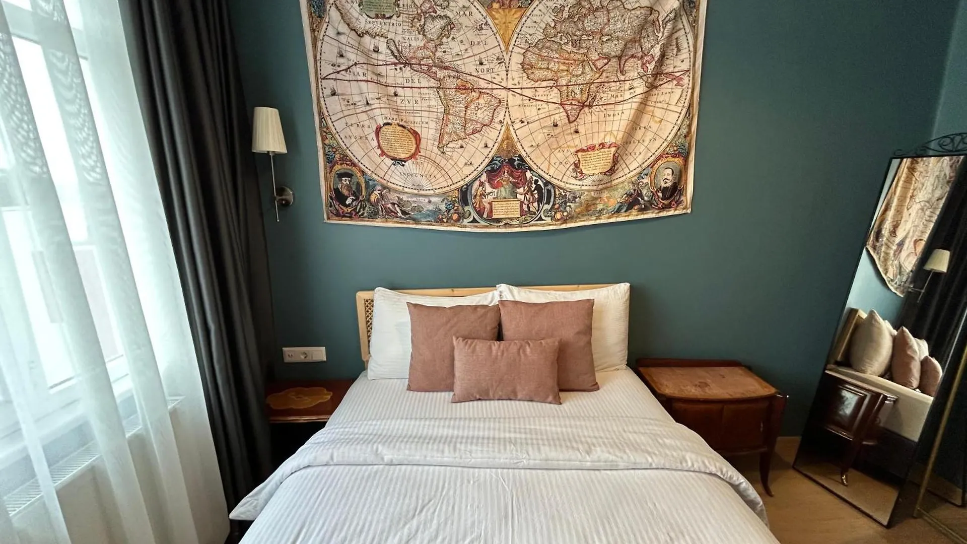 Waterfront Villa By The Tram - Private Terrace With Dome & Golden Horn View In Fatih Istanbul Holiday home