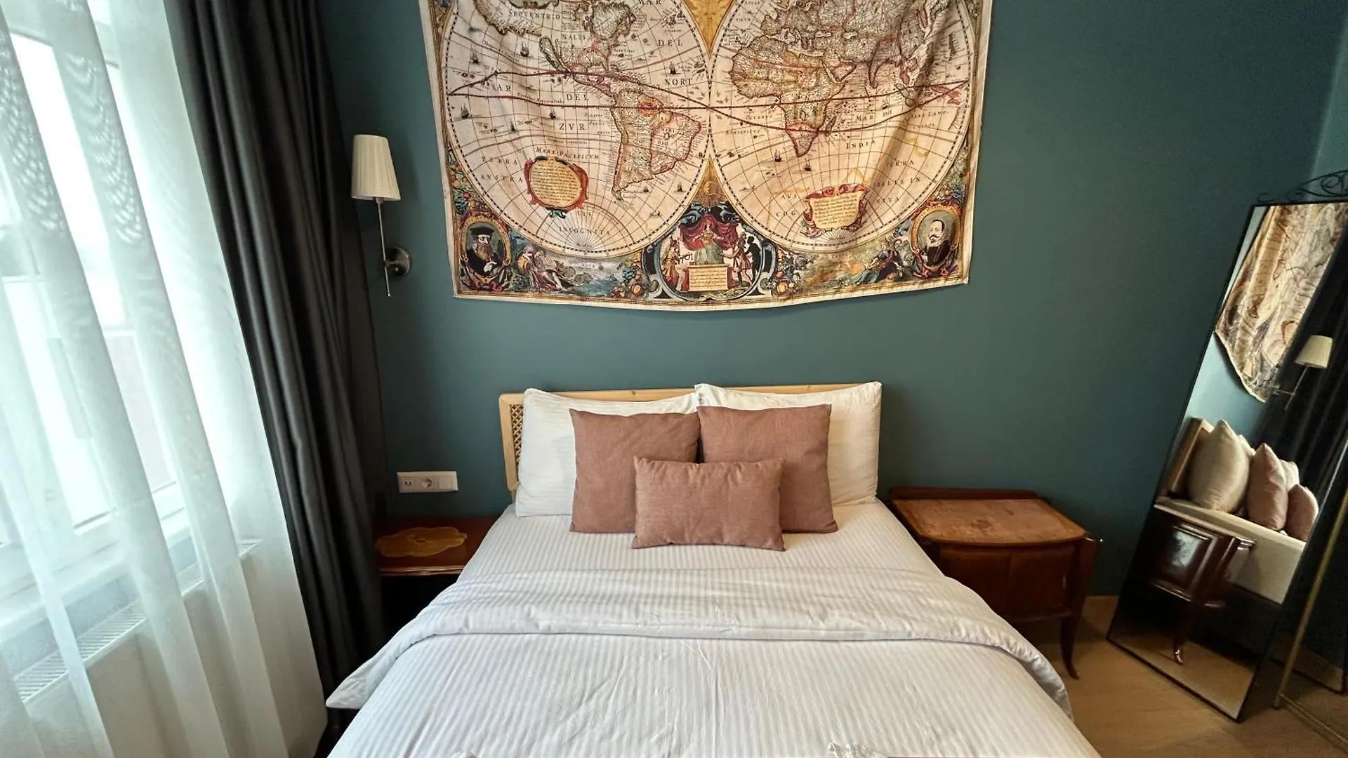 Waterfront Villa By The Tram - Private Terrace With Dome & Golden Horn View In Fatih Istanbul