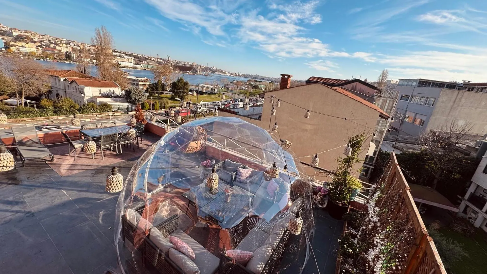 Waterfront Villa By The Tram - Private Terrace With Dome & Golden Horn View In Fatih Istanbul Holiday home