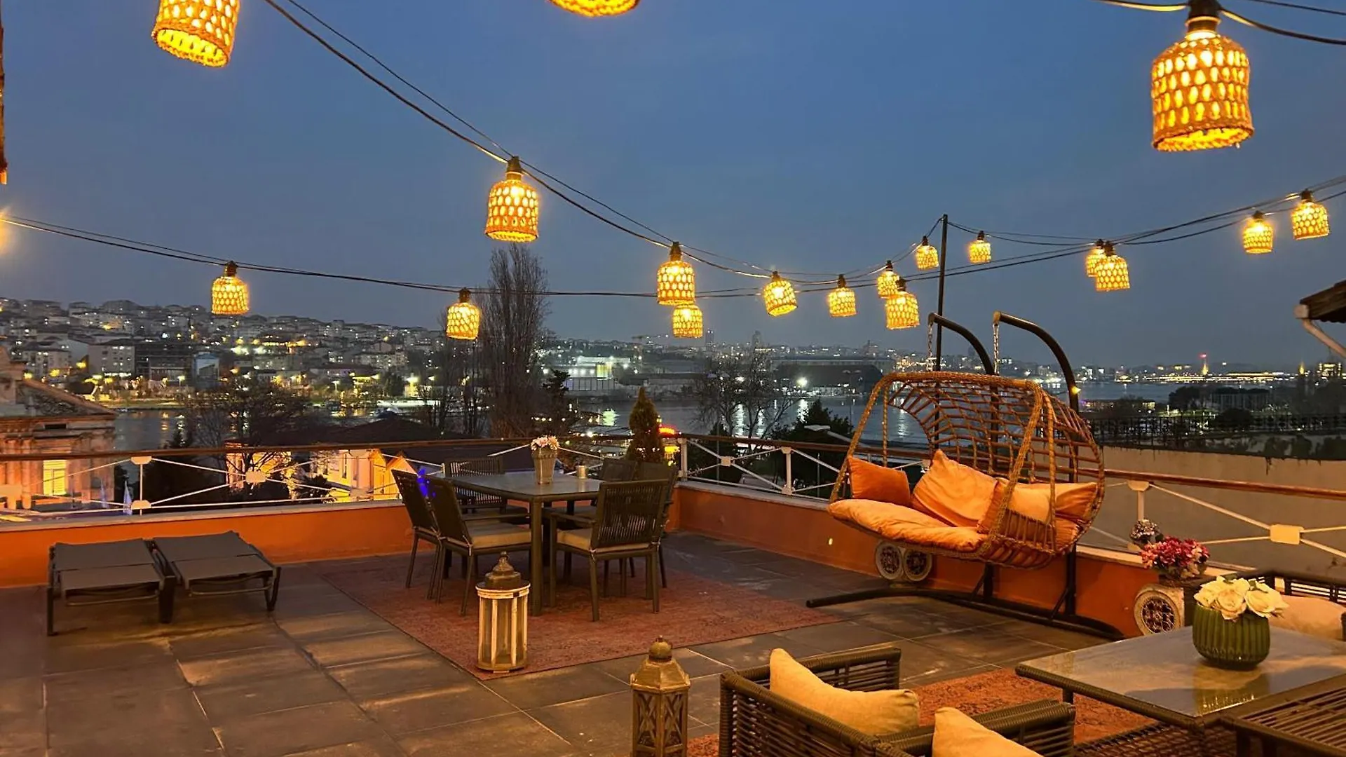 Waterfront Villa By The Tram - Private Terrace With Dome & Golden Horn View In Fatih Istanbul Turkey