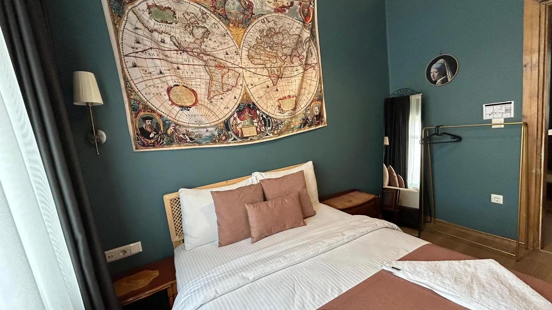 Waterfront Villa By The Tram - Private Terrace With Dome & Golden Horn View In Fatih Istanbul Holiday home